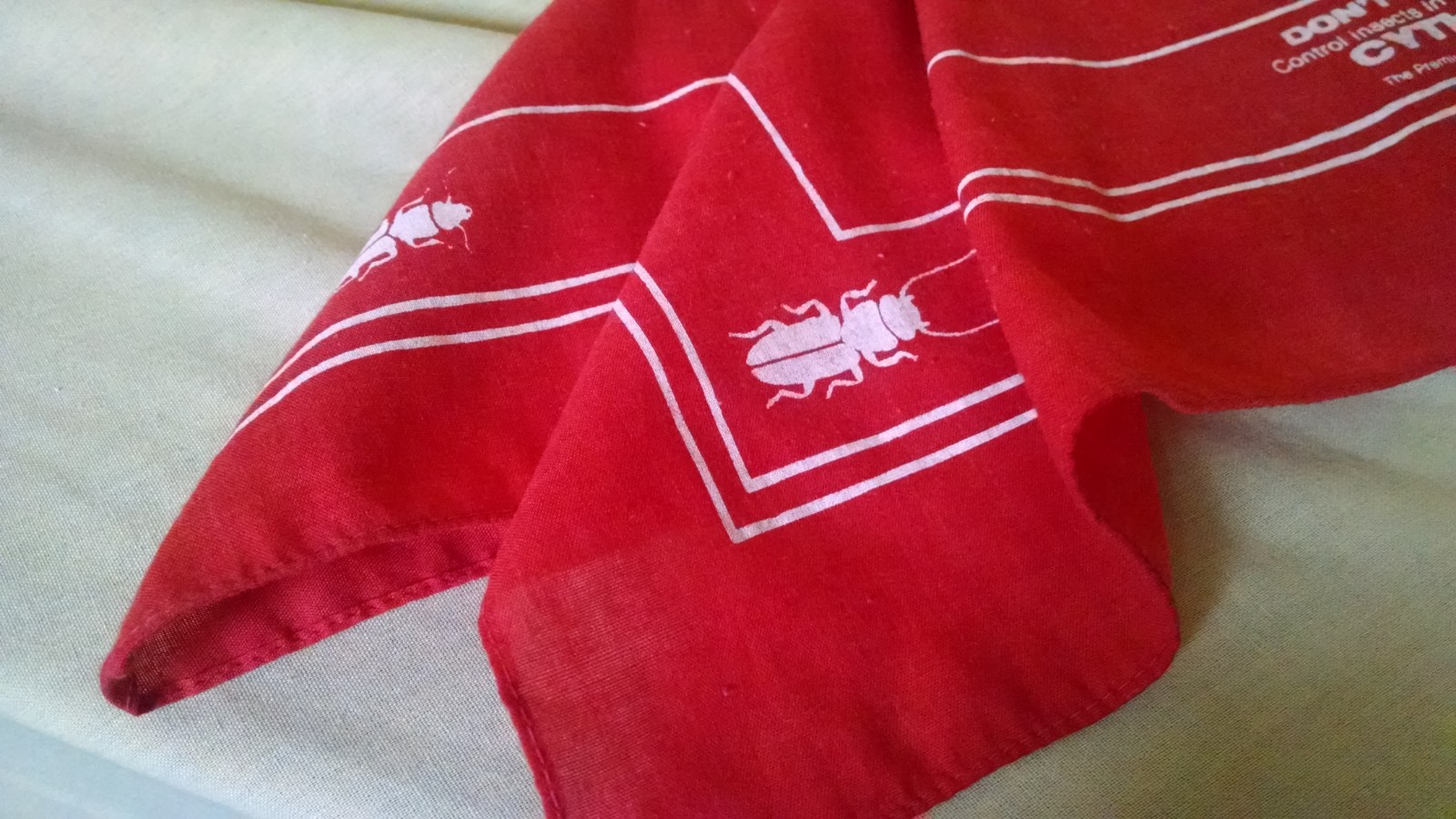 CYTHION SCARF RED WHITE CLOTH DON&rsquo;T SWEAT IT STORED GRAIN AGRICULTURE PROMO.