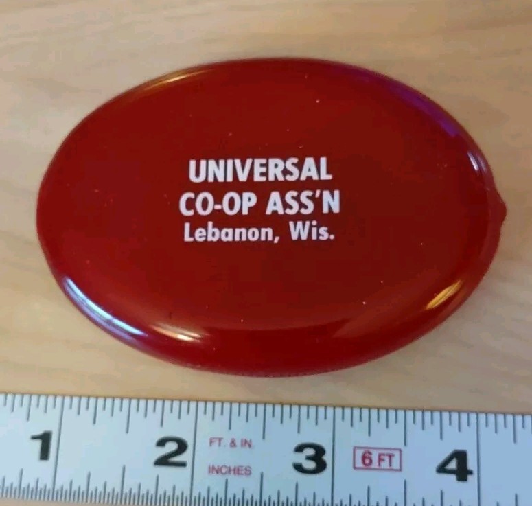 Universal CO-OP ASSN Vintage 1970&rsquo;s Red Oval Vinyl Coin Pouch Lebanon,Wis