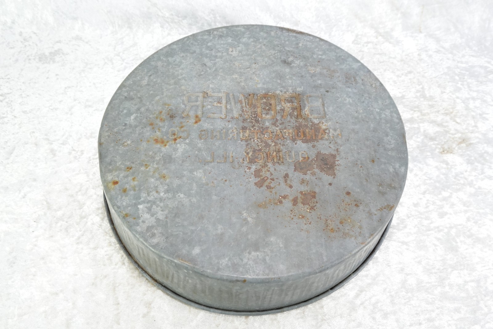Vintage Brower Manufacturing Co. Quincy, IL 16 3/4&Prime; Galvanized Chicken Feed Pan