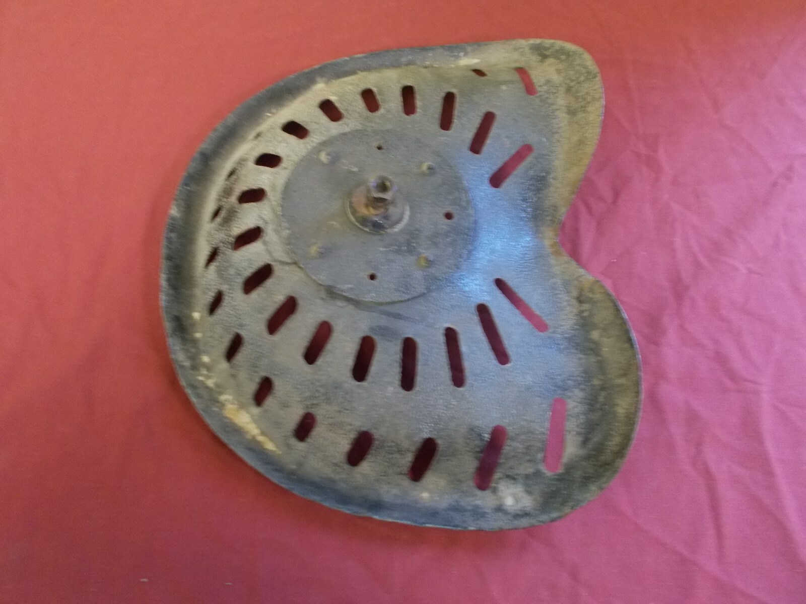 VGT STEEL TRACTOR SEAT C.S.COMPANY # 2 FARM IMPLEMENT MACHINE