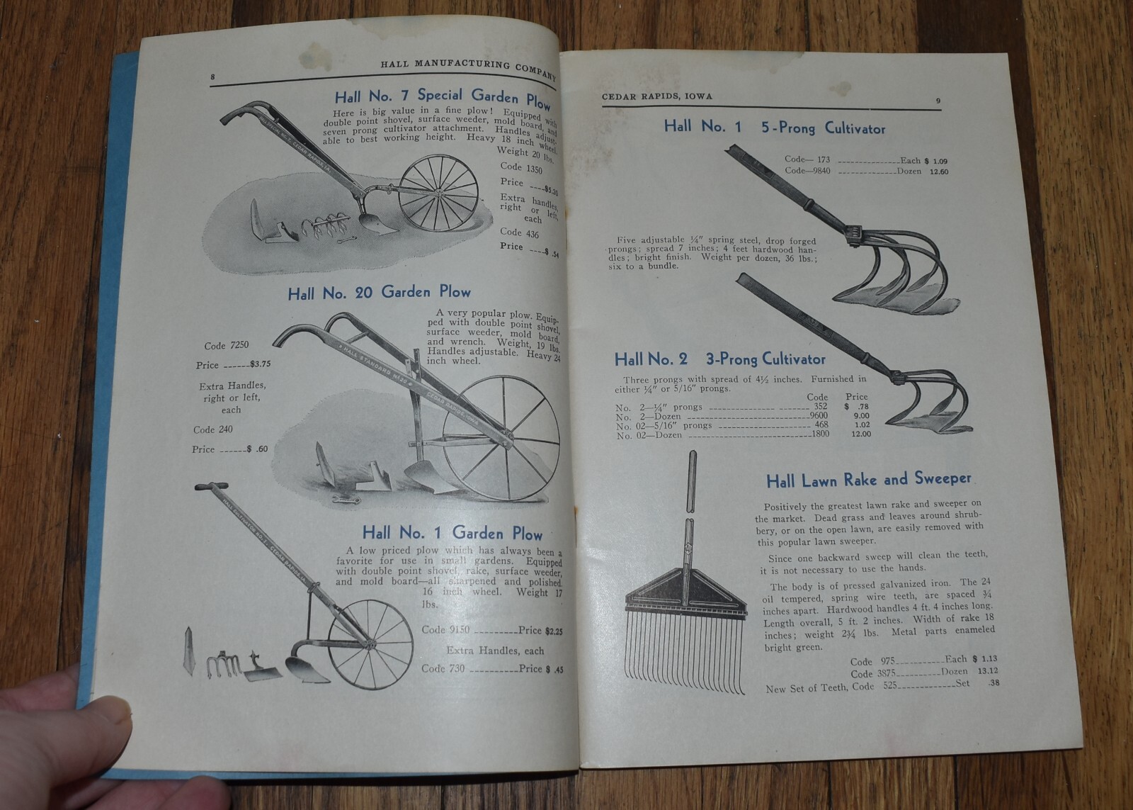 RARE HALL MANUFACTURING CEDAR RAPIDS IA FARM EQUIPMENT SALES FARM CATALOG