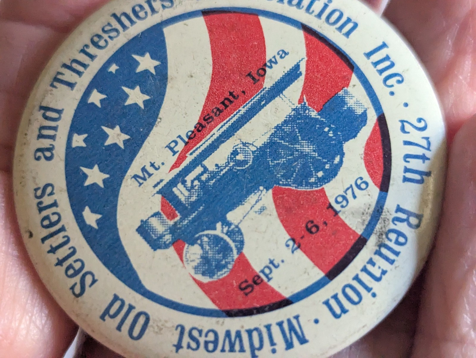 Midwest Old Settlers Threshers Association Mt Pleasant IA 1976 button 27th Reun