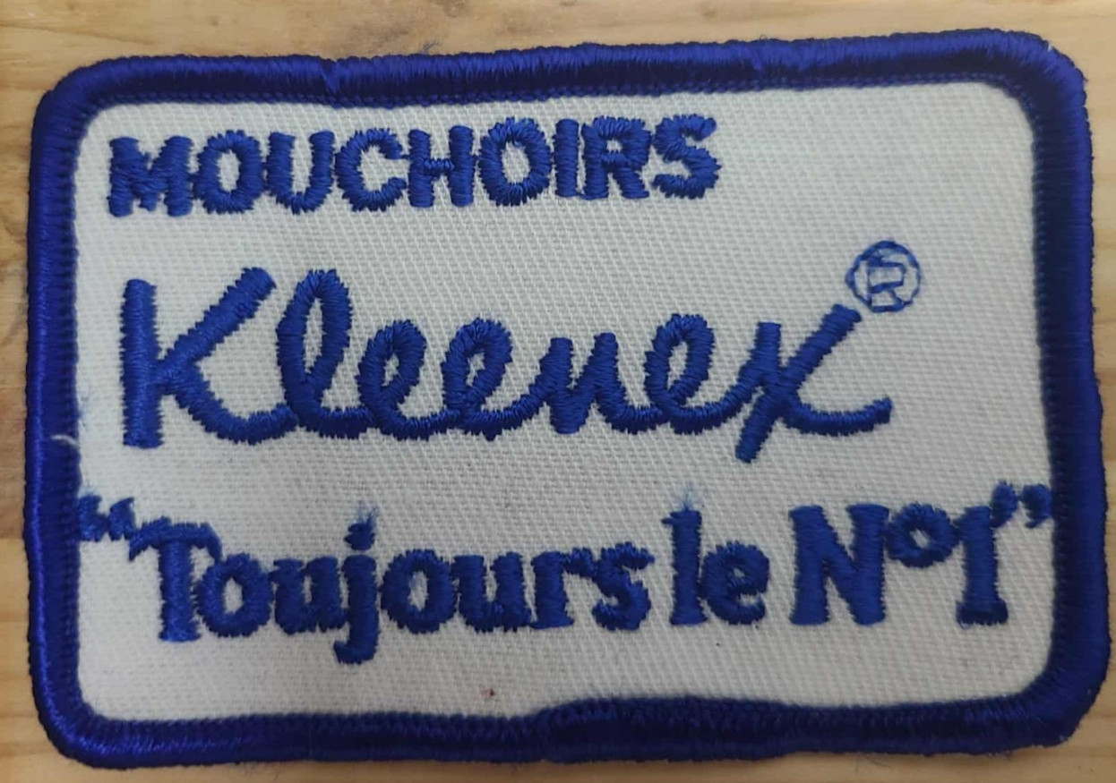 « Vintage Knitted Patch – &lsquo;Mouchoirs Klenek&rsquo; Embroidered Fabric Badge – French