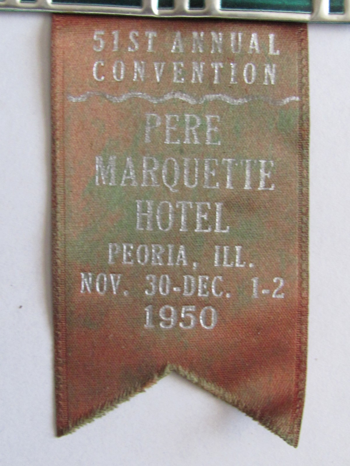 1950 1952 ILLINOIS RETAIL FARM EQUIPMENT DEALER CONVENTION MEMBER BADGE PEORIA